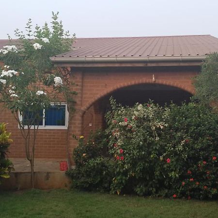 Maison Charlotte Forever Chambre D'Hotes Chez Un Couple Belgo Togolais Lome Luaran gambar